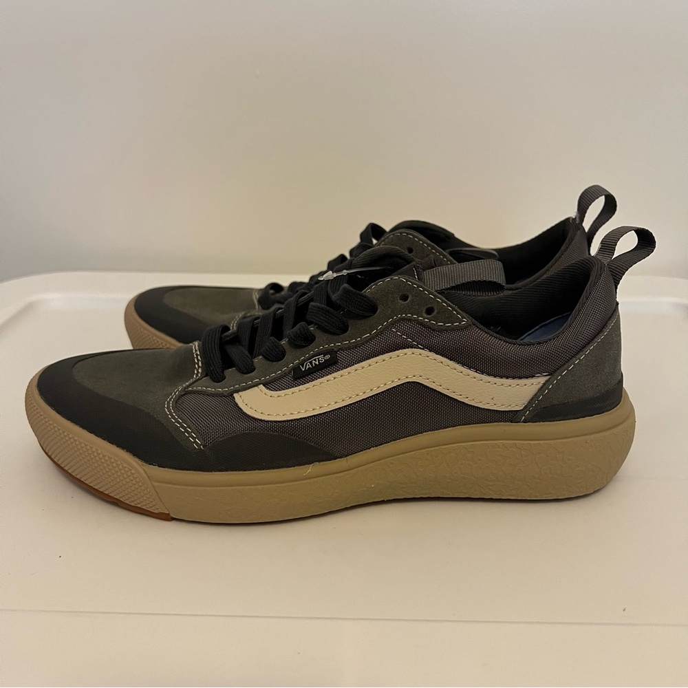 NWT / NIB 8M/9.5W Vans Ultrarange Exo Se - Picture 2 of 12